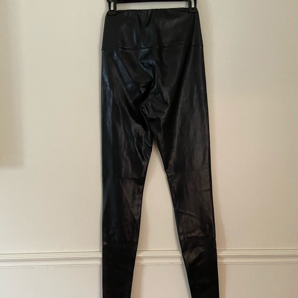 Wilfred Free Daria Pant - Vegan Leather Leggings - Picture 4 of 7
